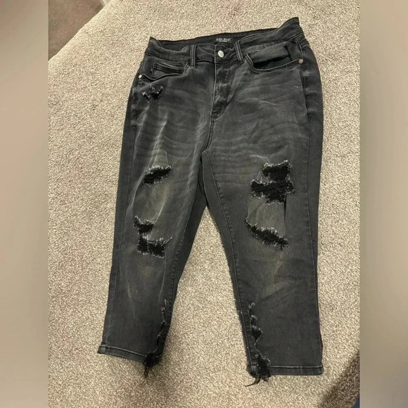 Judy Blue Black Distressed Ankle Jeans - Picture 1 of 3